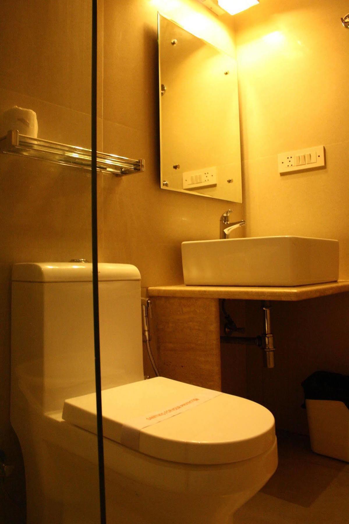 Hotel Pooja Palace Νέο Δελχί Εξωτερικό φωτογραφία