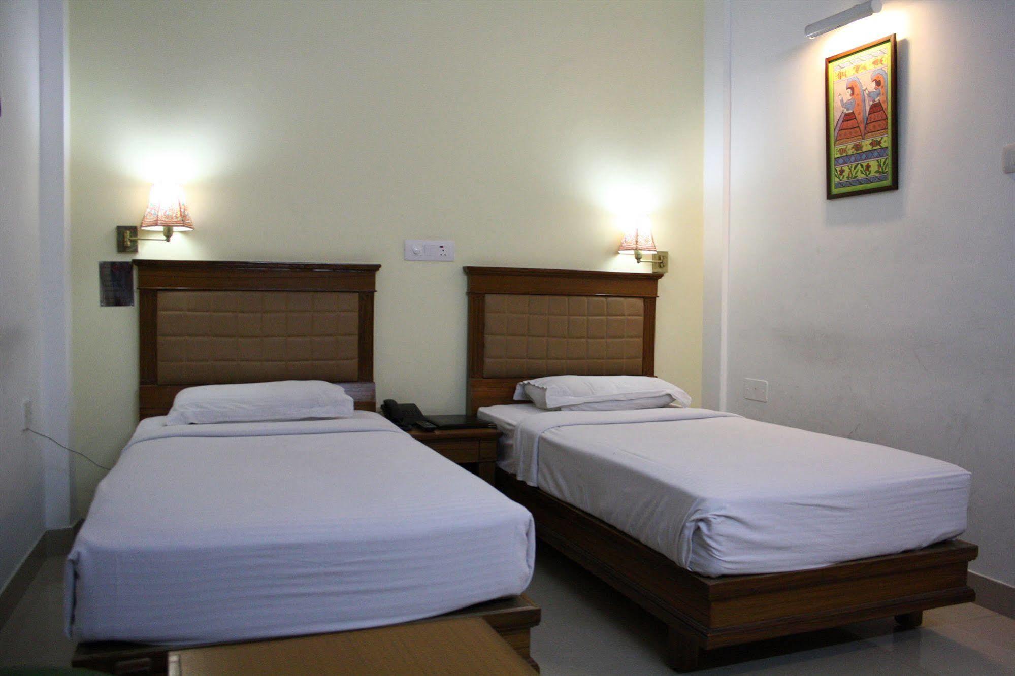 Hotel Pooja Palace Νέο Δελχί Εξωτερικό φωτογραφία