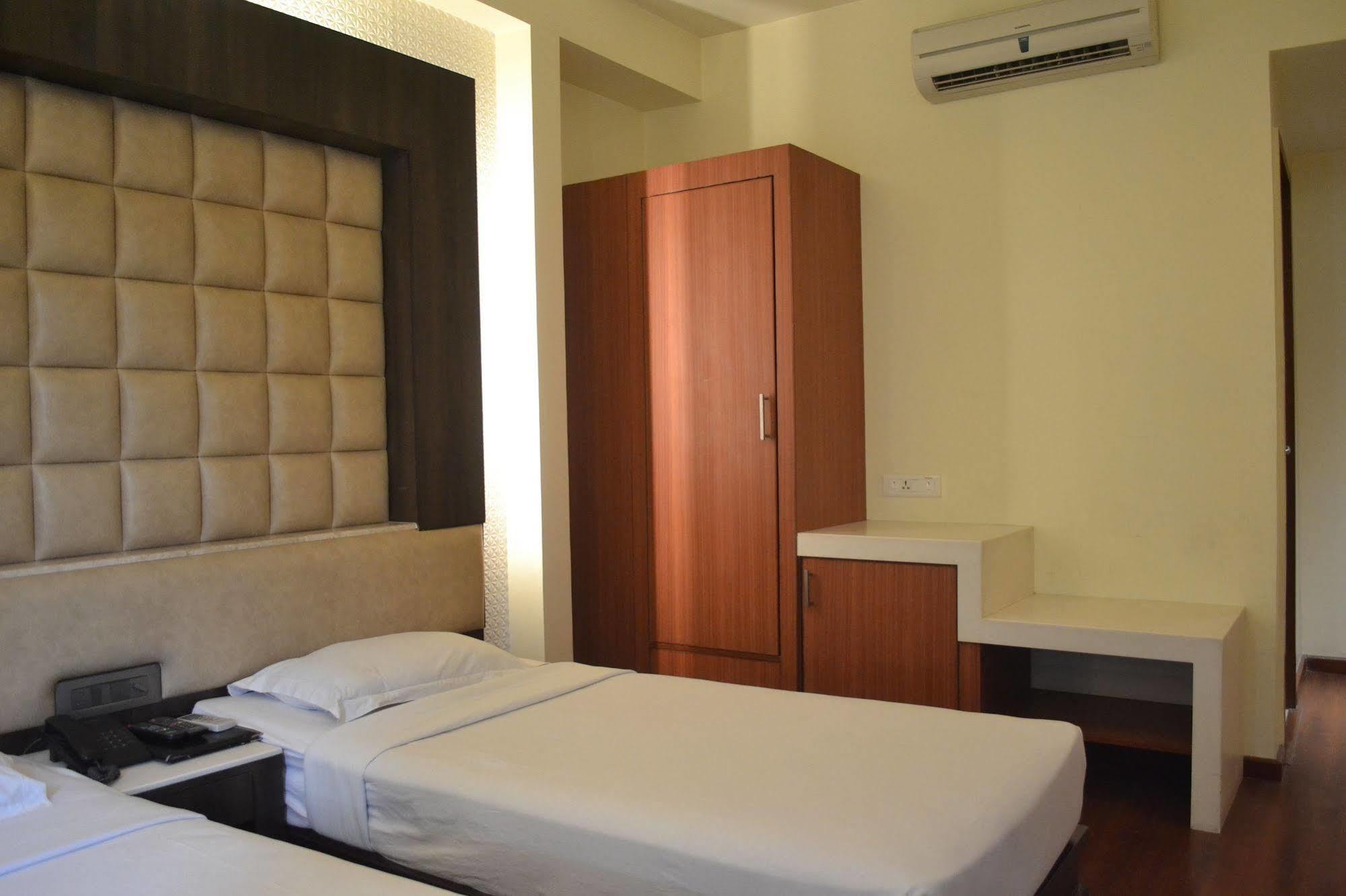 Hotel Pooja Palace Νέο Δελχί Εξωτερικό φωτογραφία