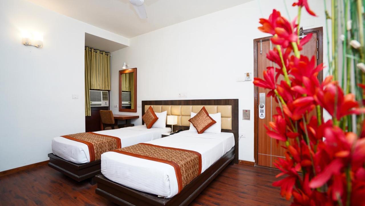 Hotel Pooja Palace Νέο Δελχί Εξωτερικό φωτογραφία