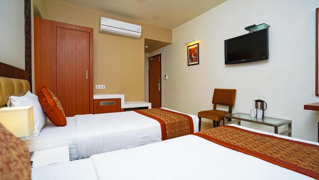 Hotel Pooja Palace Νέο Δελχί Εξωτερικό φωτογραφία